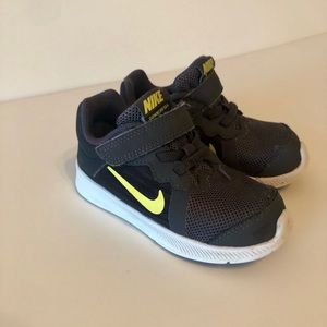 Toddler Boys Gray Nike Air athletic Shoes Size 7c